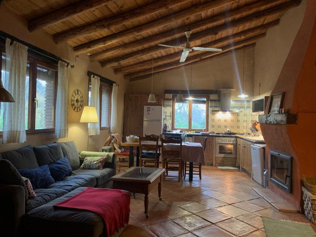 ليناريس دي لا سييرا Casa Rural El Riandero المظهر الخارجي الصورة